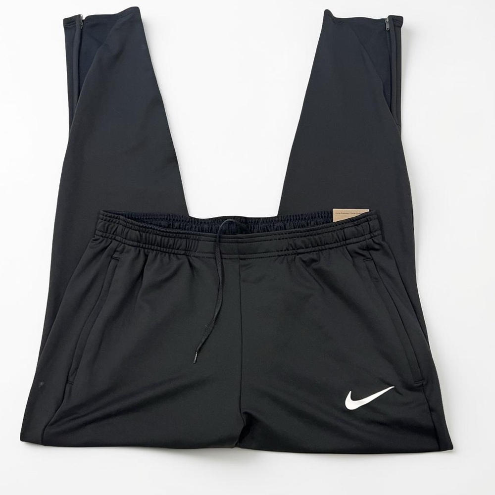 NWT Nike Women’s standard fit joggers